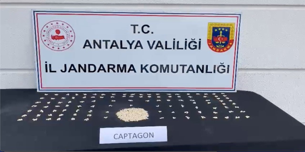 Antalya’da Bin 427 Adet Uyuşturucu Hap Ele Geçirildi