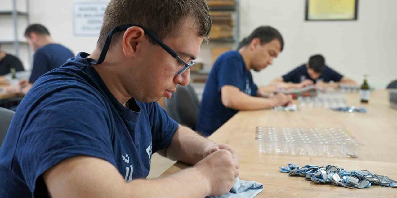 Tepebaşı’nda İstihdam Edilen 52 Özel Birey 14 Milyon Parçayı Monte Etti