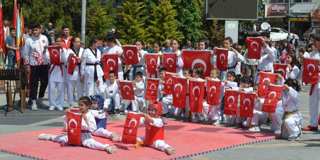 Develi’de 19 Mayıs Kutlamaları Renkli Görüntülere Sahne Oldu