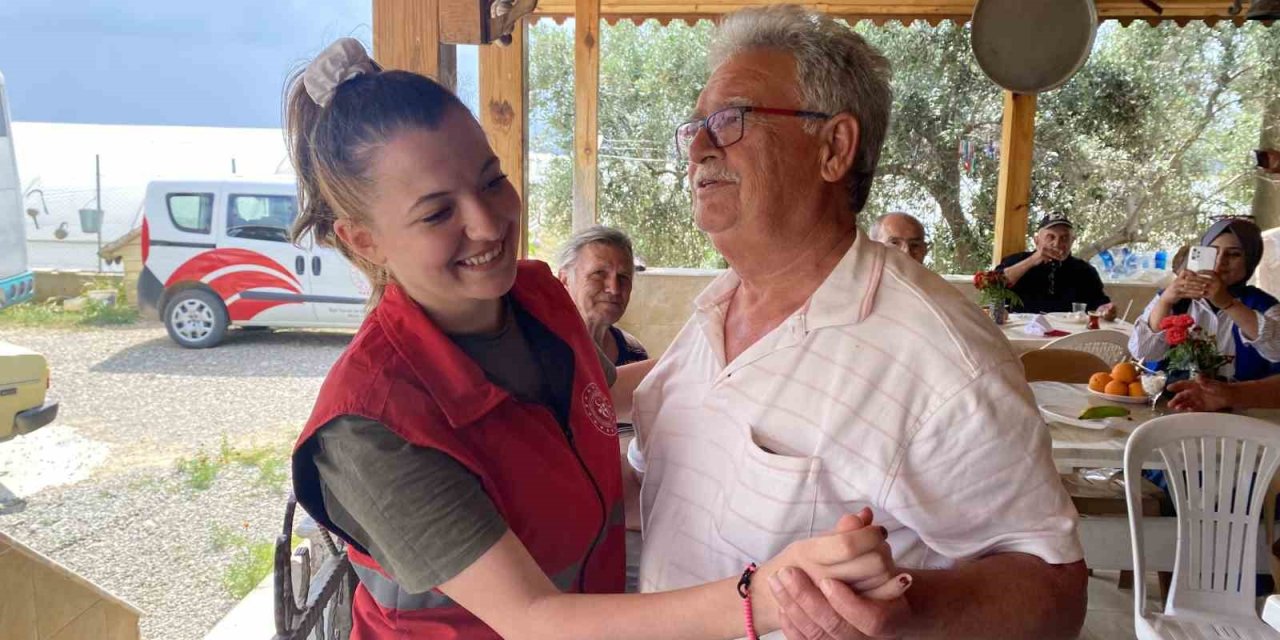 Bugünün Gençlerinden Dünün Gençlerine Sazlı Sözlü Eğlence