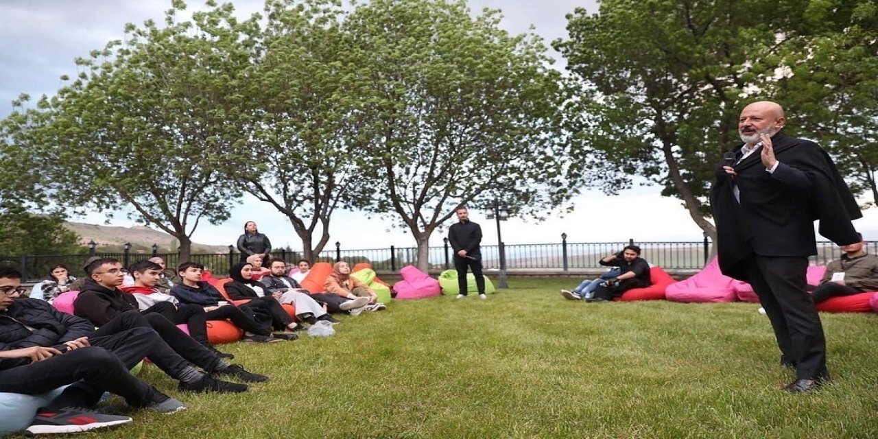 Başkan Çolakbayrakdar; “gençlerimiz, Dünyada Ses Getirecek Çalışmalara İmza Atacak”