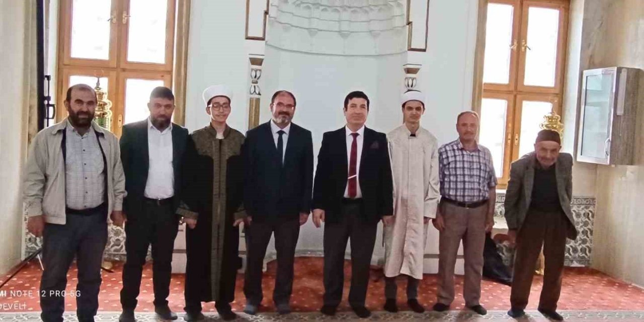 Develi’de Cuma Namazını Öğrenciler Kıldırdı