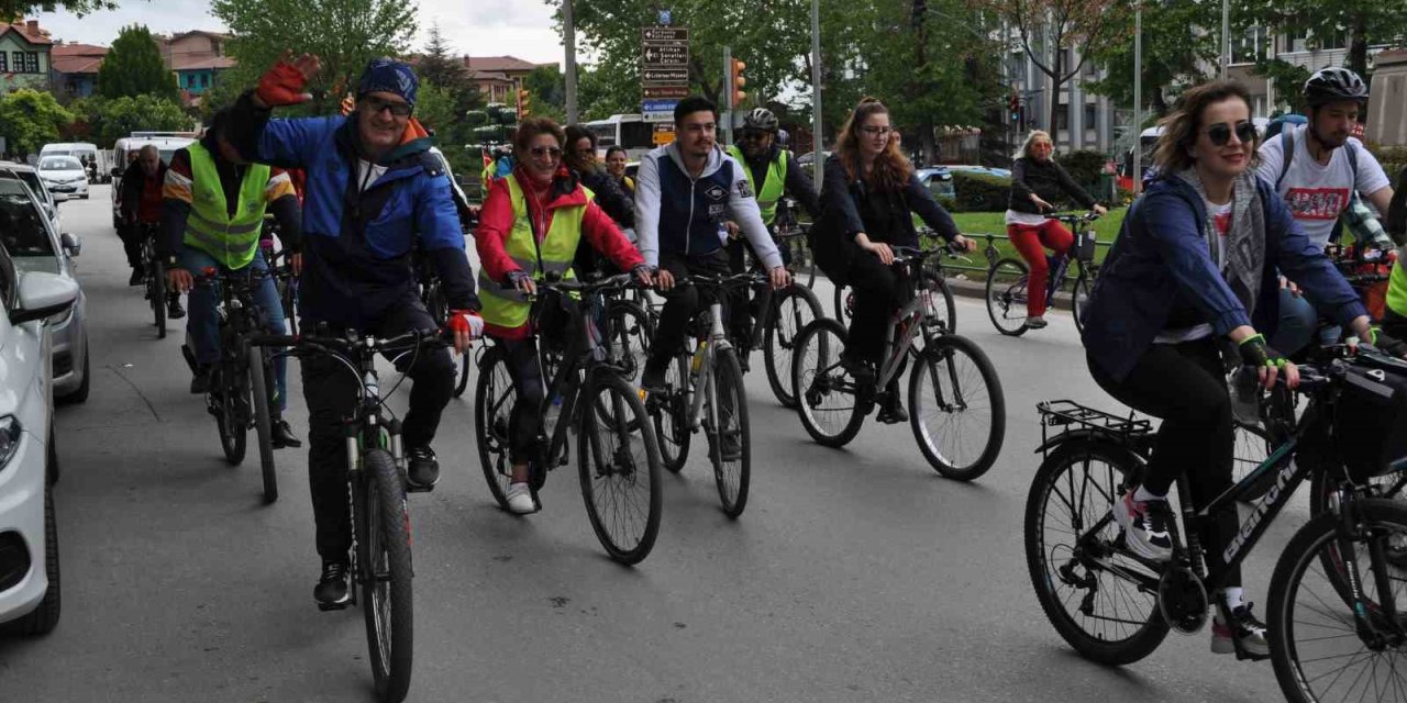 19 Mayıs Gençlik Ve Spor Bayramı’nı Pedal Çevirerek Kutladılar