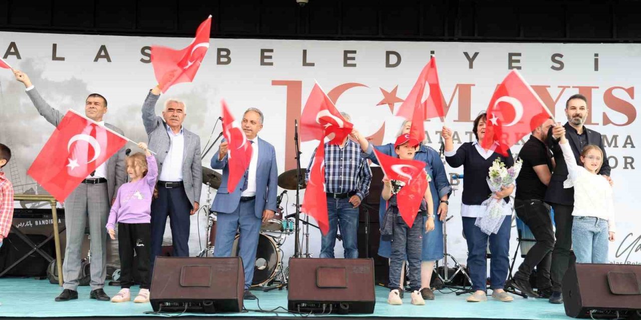 Talas’ta Muhteşem 19 Mayıs Coşkusu