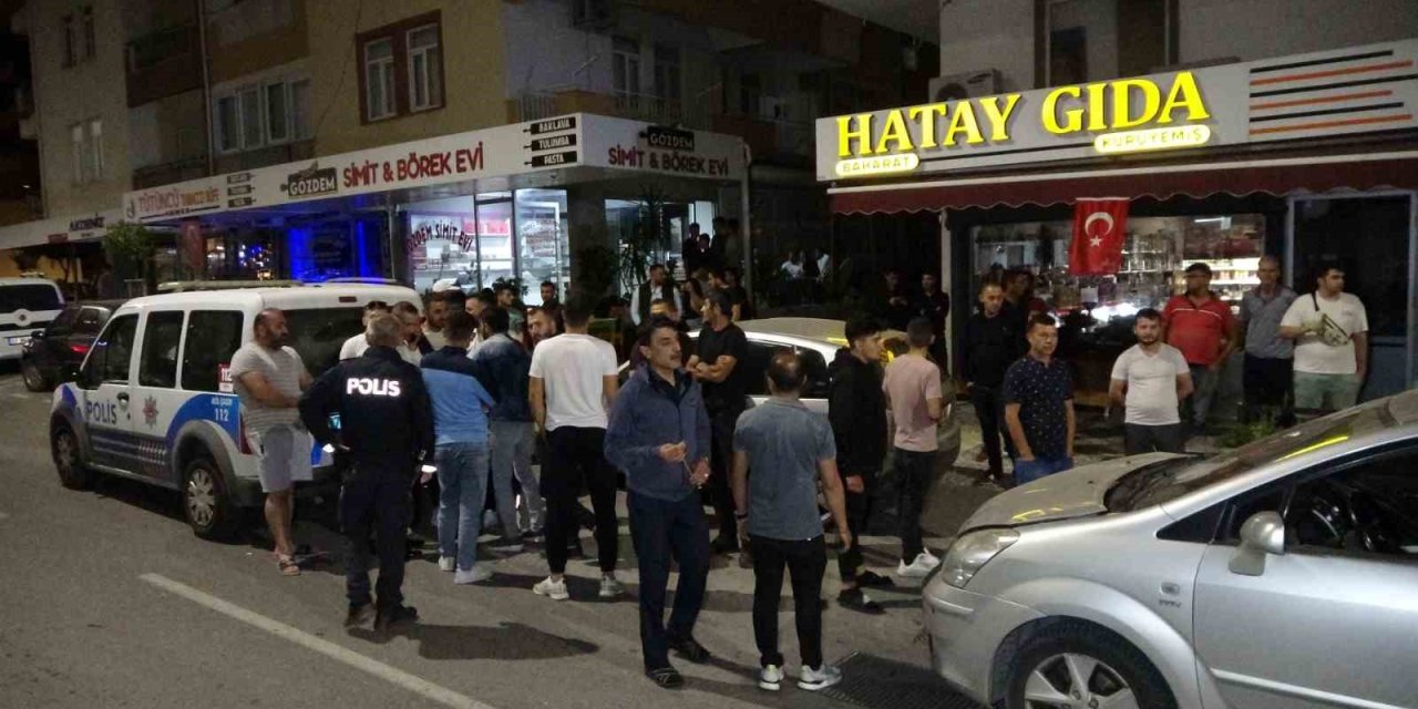 Zincirleme Kaza Sonrası Kendilerini Sokağa Atıp Sinema İzler Gibi İzlediler