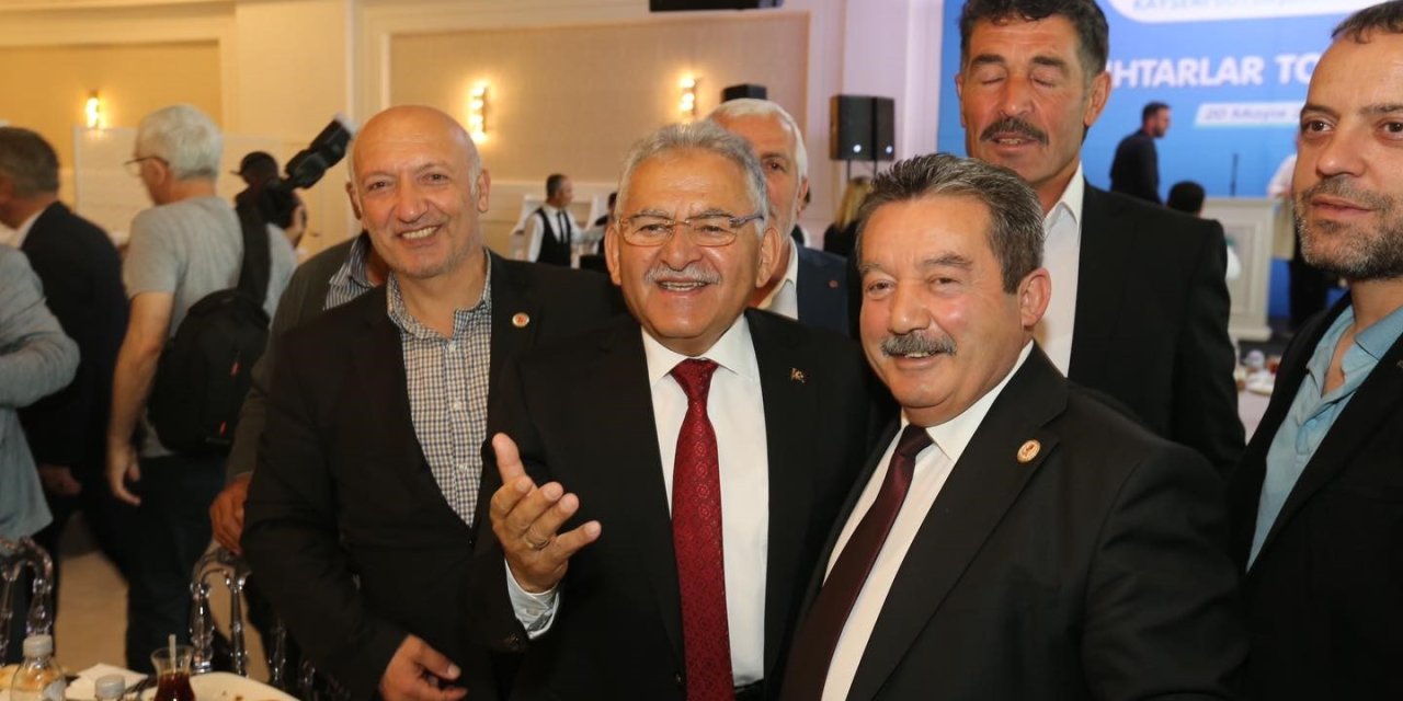 Bakan Akar Ve Başkan Büyükkılıç Muhtarlarla Görüştü