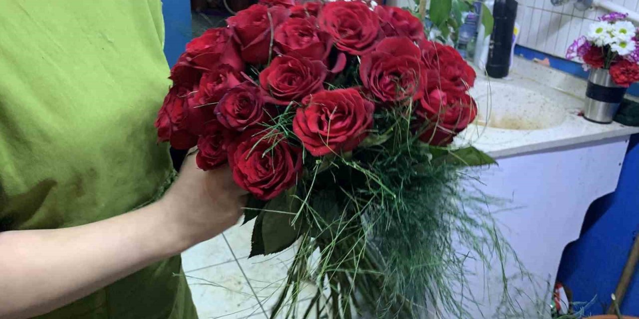 Düğün Sezonunun Başlamasıyla Kız İsteme Çiçeklerine Talep Arttı