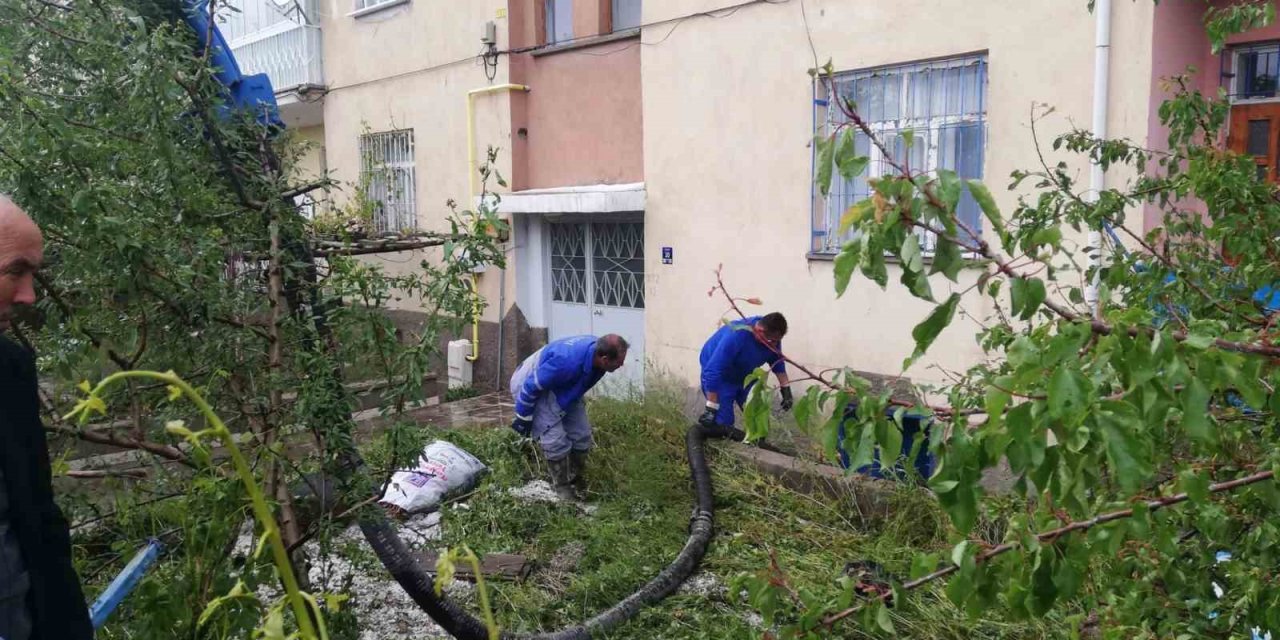 Develi’de Sağanak Yağış Sele Neden Oldu