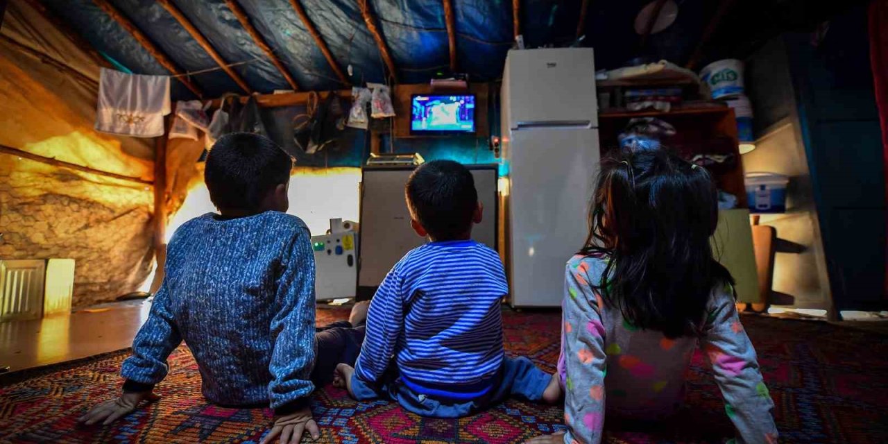 Başpınar Ailesinin Çadırı, Büyükşehir’in Güneş Paneli İle Aydınlatıldı