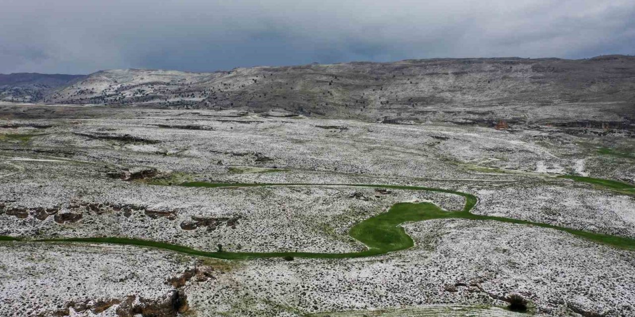 Toroslar’da Mayıs Ayında Kar Ve Dolu Yağdı