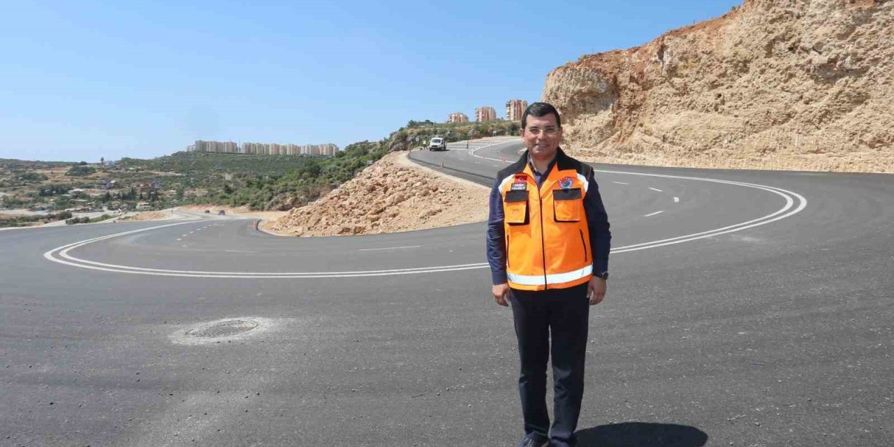 Kepez’e Kent Ulaşımını Rahatlatan 22 Metre Genişliğinde Cadde