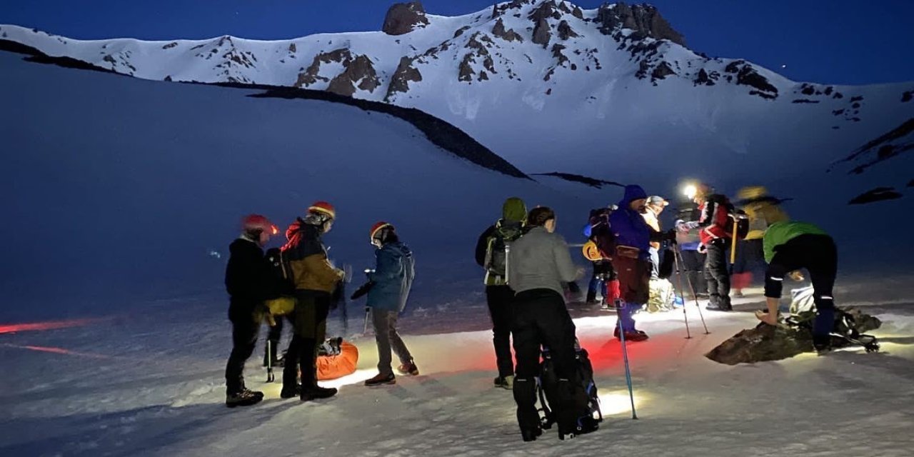 Dağcılardan Anlamlı Tırmanış