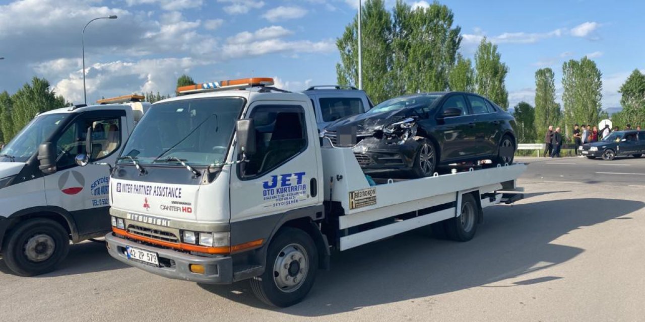 Konya’da İki Otomobil Çapıştı: 1 Ölü, 2 Yaralı