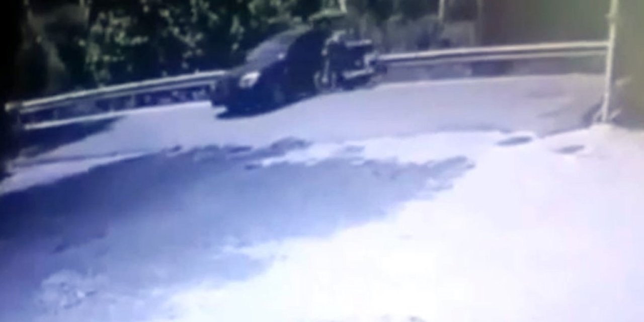 Motosiklet Sürücüsü Otomobilin Üzerine Uçarak Yere Düşüp Yaralandı