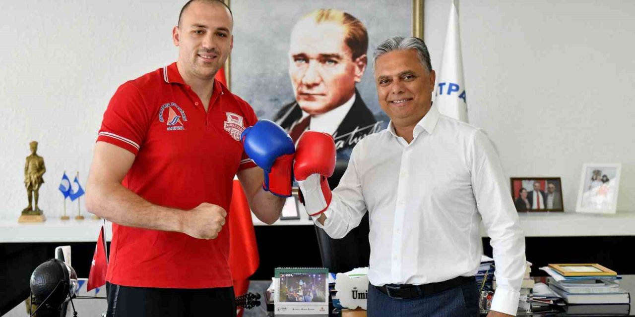 Tüm Maçlarını Nakavtla Kazanarak, Kupanın Sahibi Oldu