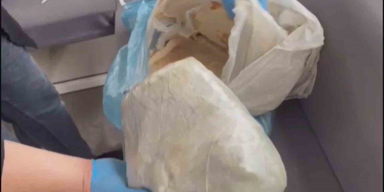 Lavaşların Arasında Uyuşturucu Taşıyan Zehir Taciri Yakayı Ele Verdi