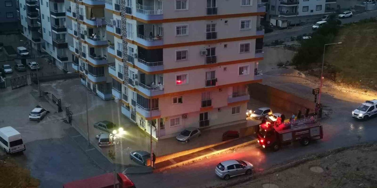 Mersin’de Yağmur Etkili Oldu, Onlarca Araç Sular İçinde Kaldı