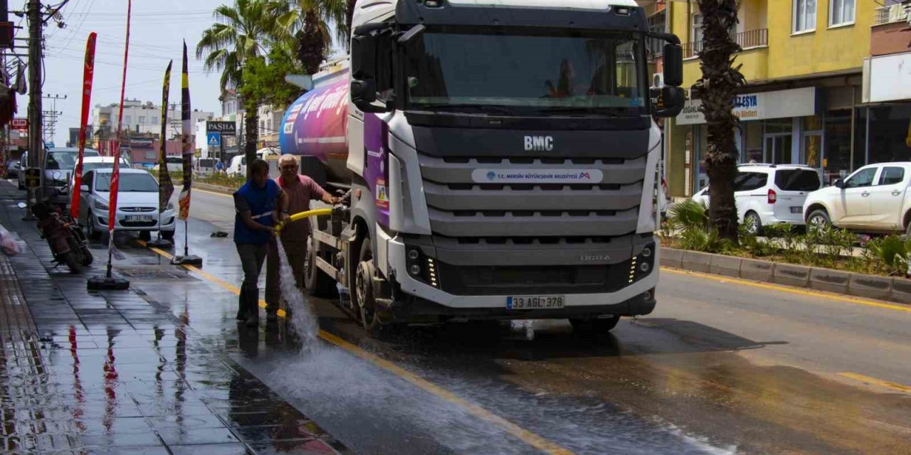 Mersin Büyükşehir Belediyesi Ekipleri Yağışın Ardından Sahada