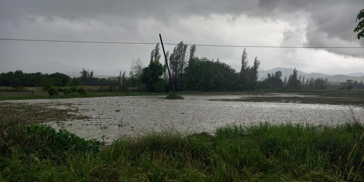Sağanak Ve Dolu Yağışı Tarım Arazilerini Vurdu
