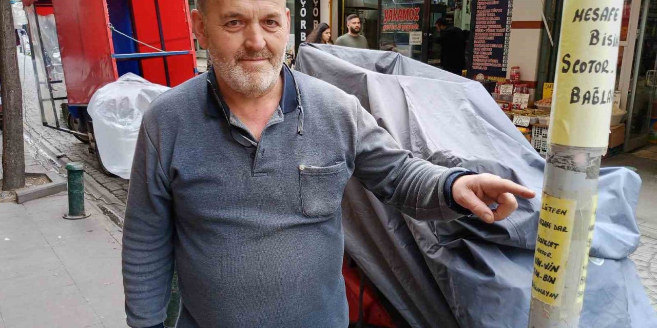 Etrafa Bilinçsizce Motosiklet Ve Scooter Bağlayan Vatandaşlara Esnaftan Esprili Uyarı