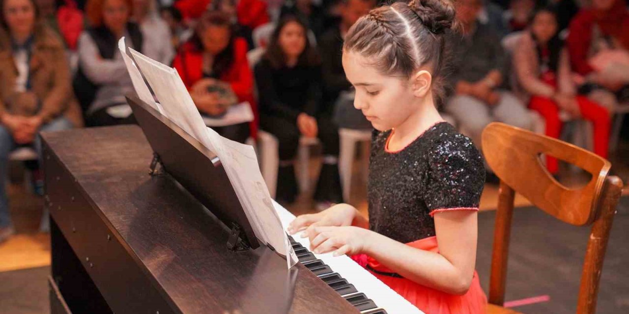 Çocuk Piyanistlerden Yıl Sonu Konseri