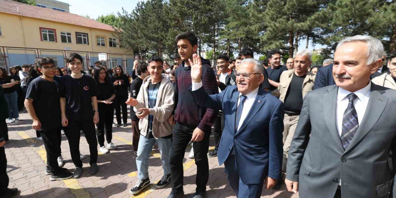 Başkan Büyükkılıç, Öğrencilerle Togg’u Buluşturuyor