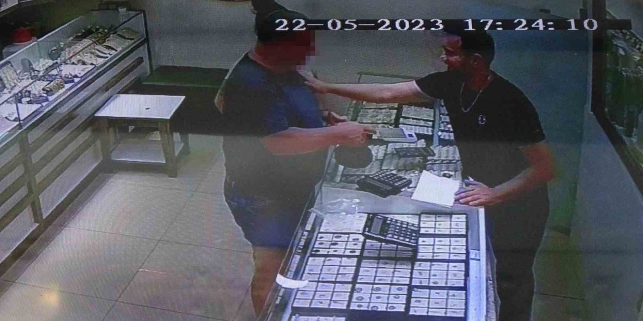 Turiste 5 Gram Yerine 50 Gram Altın Verdiğini Fark Etti, Soluğu Polis Merkezinde Aldı