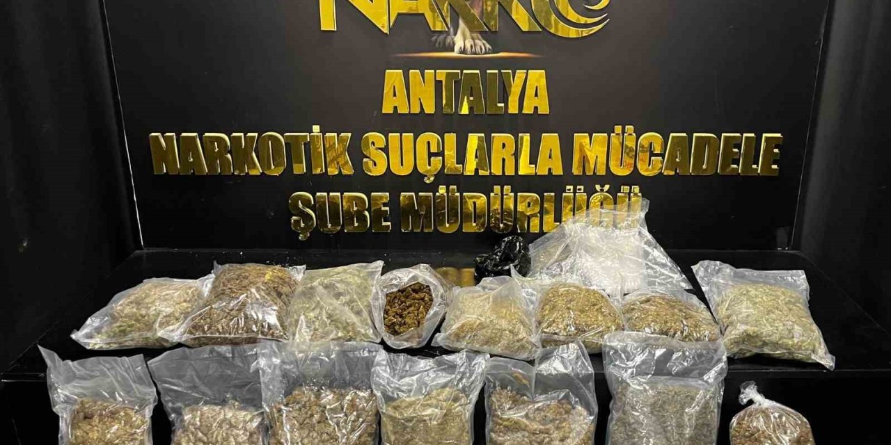 Antalya’da 8,5 Kilogram Esrar, 20 Gram Kokain Maddesi Ele Geçirildi
