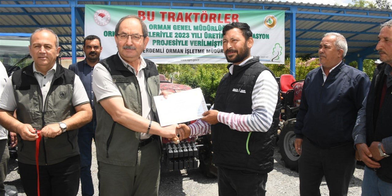 Orköy Desteği İle 5 Çiftçiye Traktör Verildi