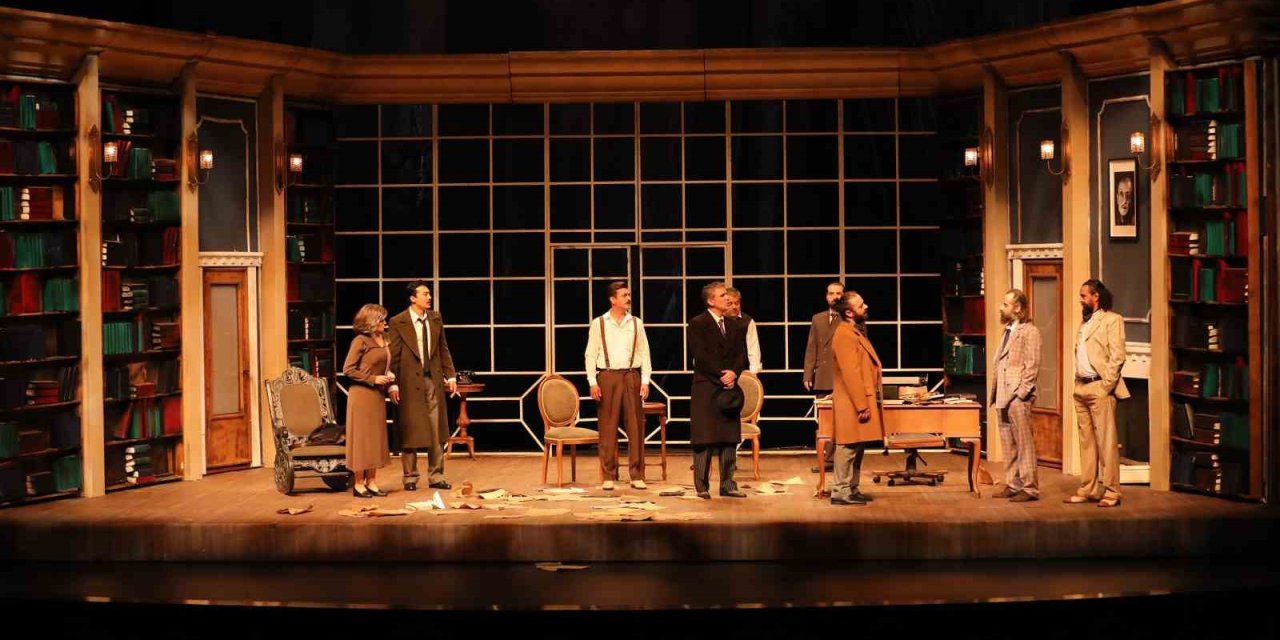 Konya Şehir Tiyatrosu Üstad Necip Fazıl’ı “bir Adam Yaratmak” Eserini Sahneledi