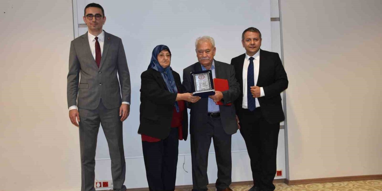 Mut Devlet Hastanesi’ne 375 Bin Lira Bağış Yapan Çifte Plaket Verildi