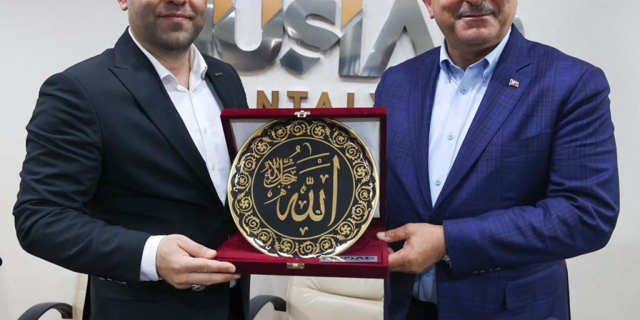 Bakan Çavuşoğlu, İş İnsanlarıyla Bir Araya Geldi