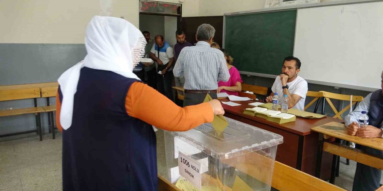 Mersin’de Cumhurbaşkanlığı 2. Tur Seçimi İçin Oy Verme İşlemi Başladı