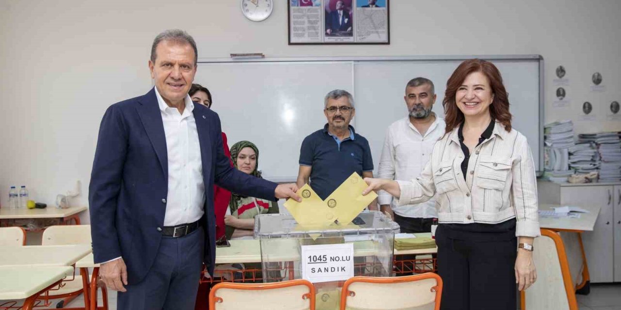 Mersin’de Belediye Başkanları Oylarını Kullandı