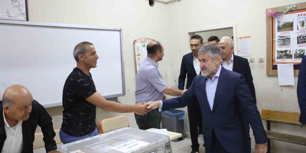 Bakan Nebati, Mersin’de Oyunu Kullandı