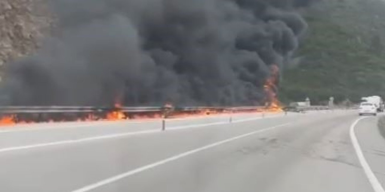 Boya Yüklü Tır Alev Alev Yandı