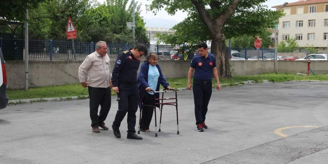 Tek Ayakları İle Kendilerini Kurtaran Ekipleri Ziyaret Ettiler