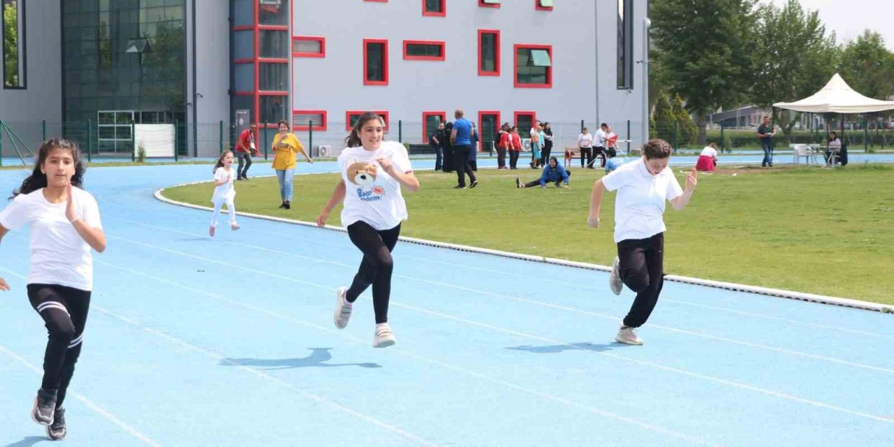 Özel Sporcular Pistte Yarıştı