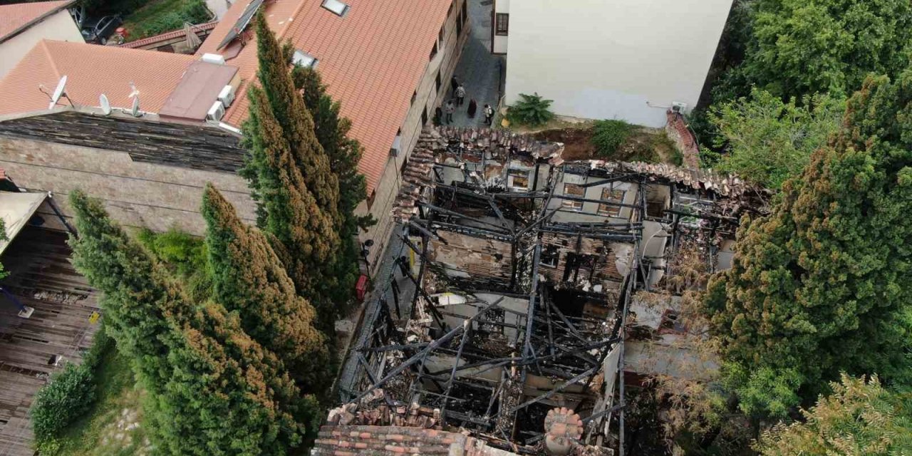 Yanarak Küle Dönen Tarihi Binalar Milyoner Alıcılarını Bekliyor