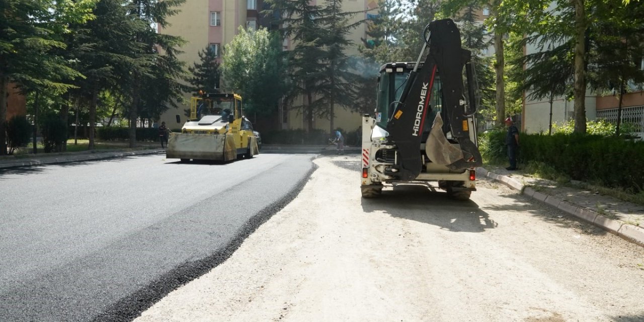 Melikgazi Yolları Yenileyerek Ulaşımı Daha Konforlu Hale Getiriyor