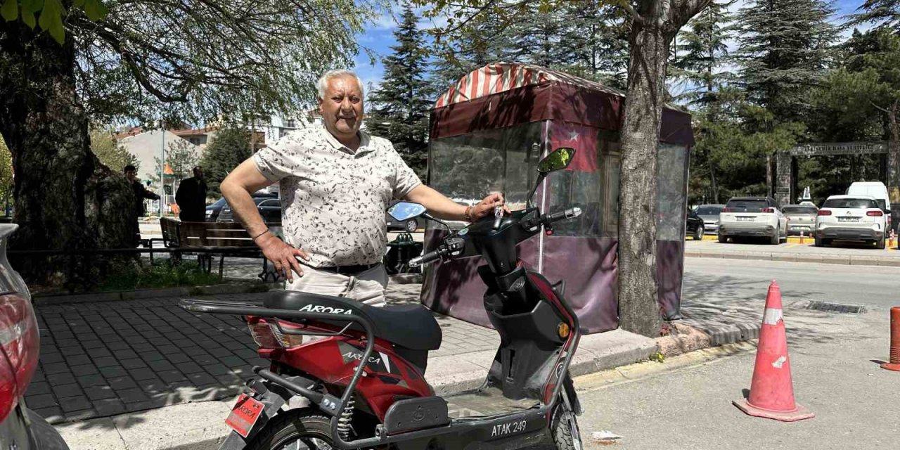 Çalınan Motosikletinin Ardından Gözyaşı Döken Engelli Simitçiye Vali Erol Ayyıldız’dan Yardım Geldi