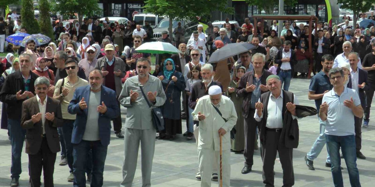 Kayserili Hacı Adayları Dualarla Uğurlandı