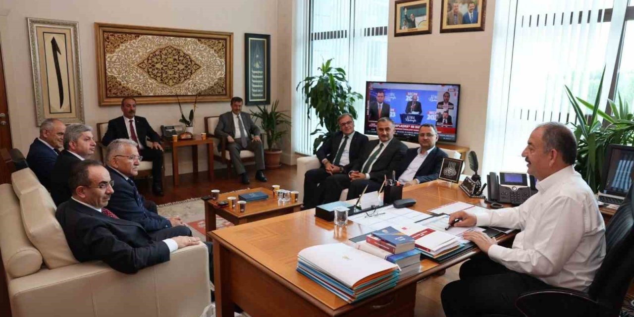 Büyükkılıç Ve Başkanlardan Özhaseki’ye Ziyaret