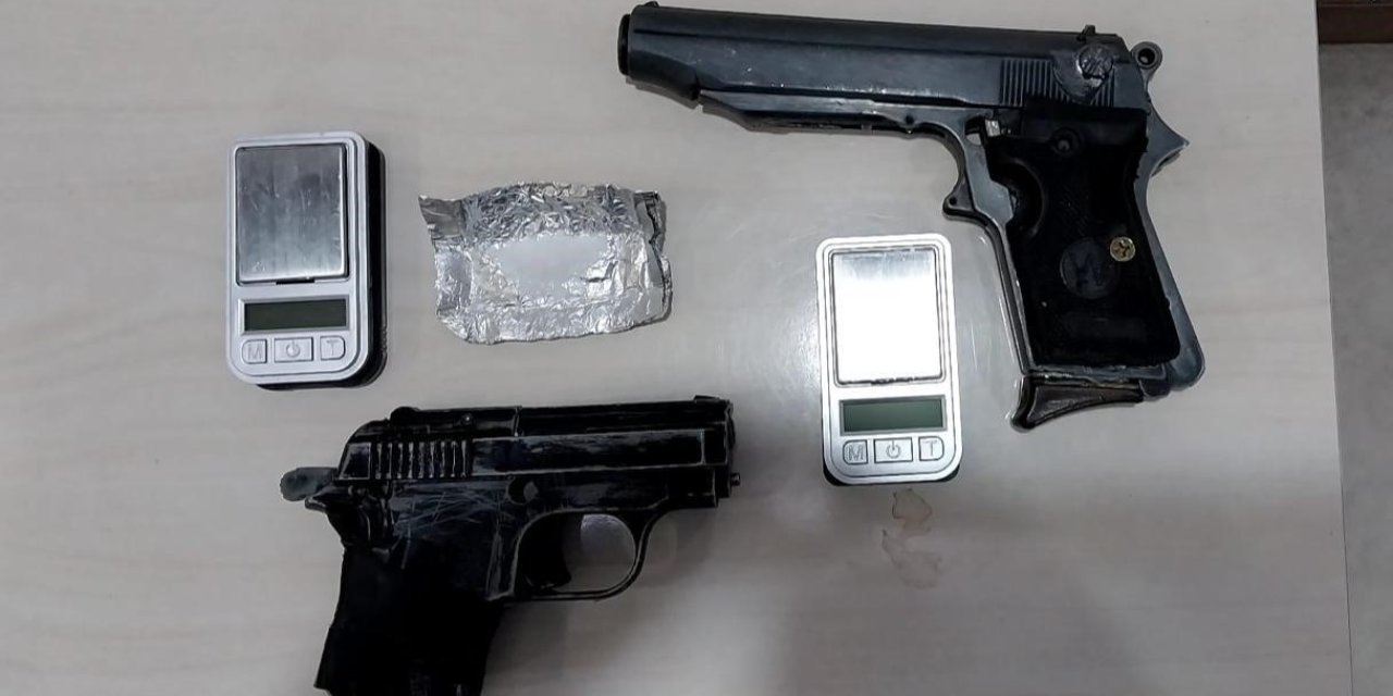 Şüpheli Araçtaki Şahıslardan Uyuşturucu Çıktı