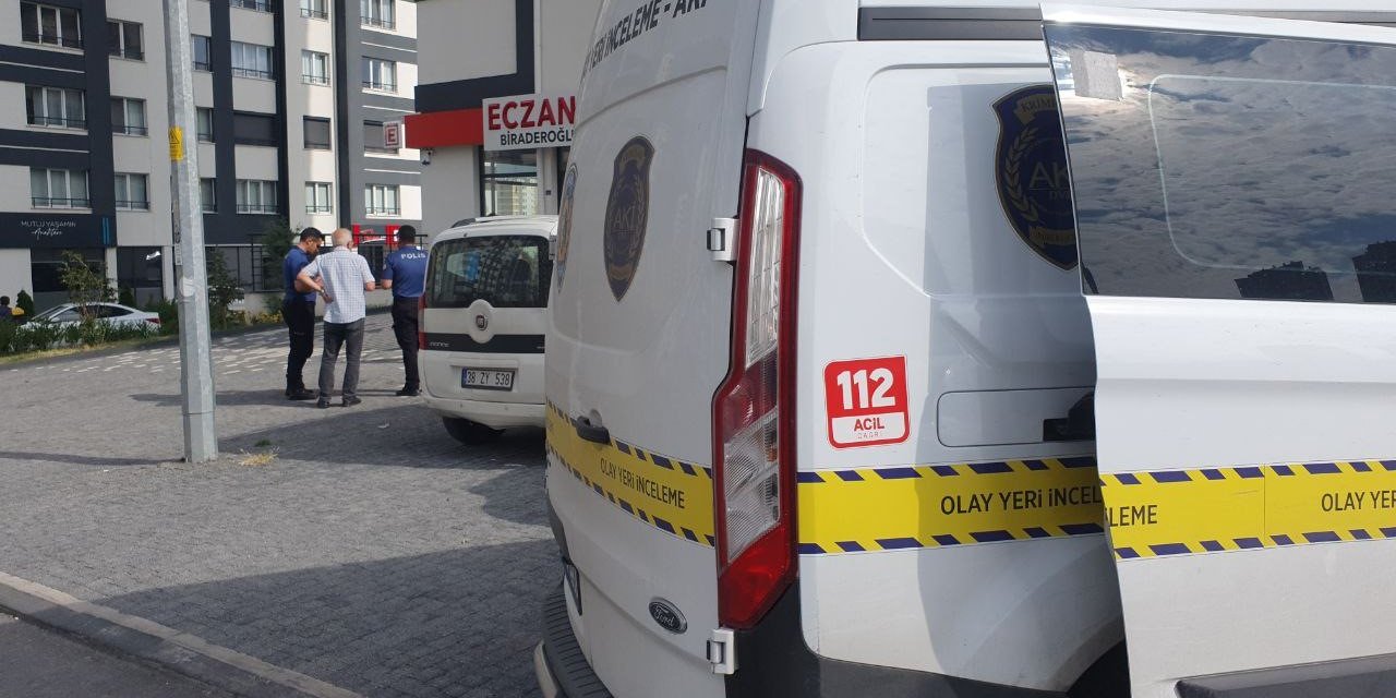 5. Kattan Düşen Genç Kız Ağır Yaralandı