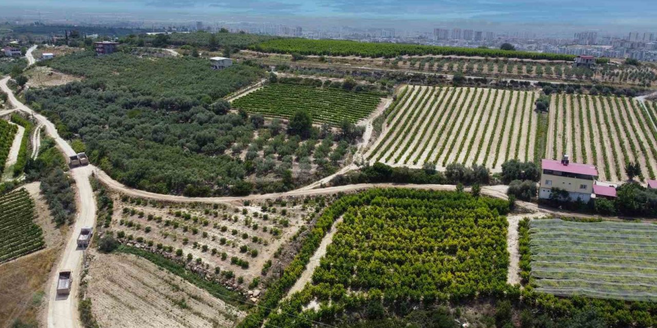 Tarsus’ta Sel Sonrası Bozulan Yollar Onarılıyor