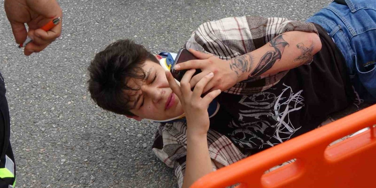 Yerde Acı İçinde Kıvranırken Annesine Haber Vermeyi İhmal Etmedi