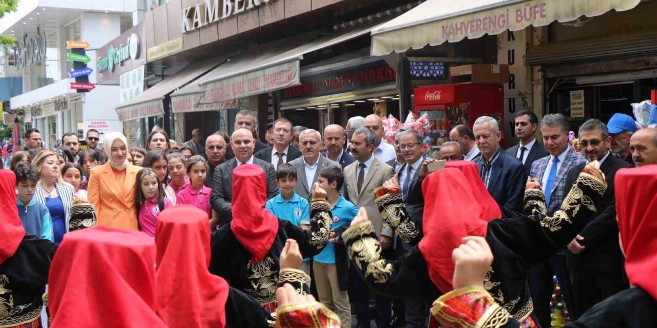 Halk Eğitim Kursiyerleri Hünerlerini Sergiledi