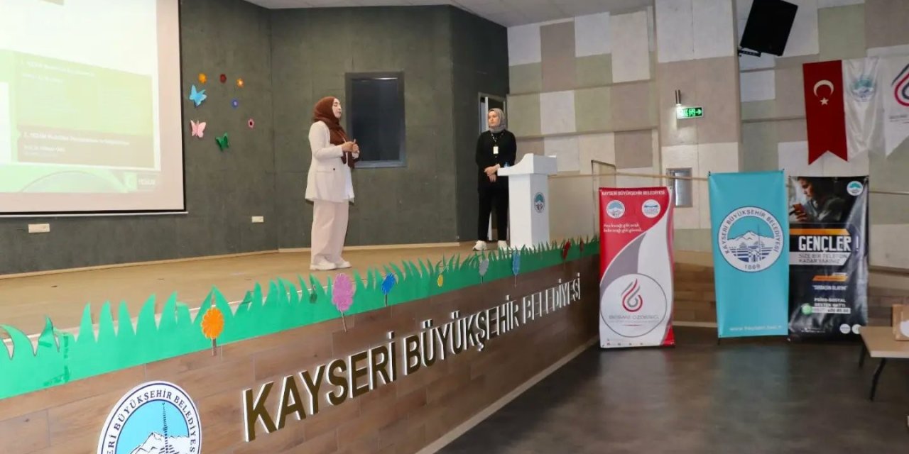 Huzur Çınarı’ndna Yeşilay İle Bağımlılıkla Mücadele Çalışması