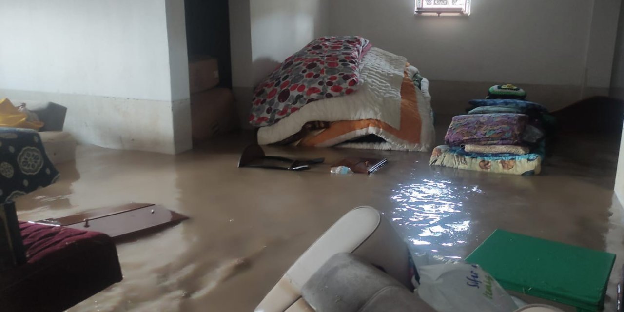 Yunak’ta Şiddetli Yağmur Su Baskınlarına Sebep Oldu